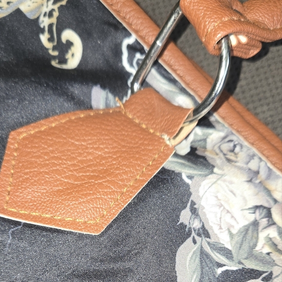 Purse - Picture 2 of 6